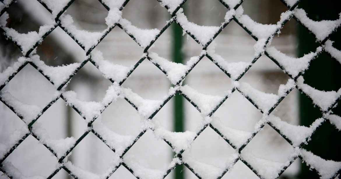 how to decorate fence for christmas