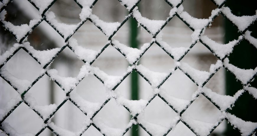 how to decorate fence for christmas